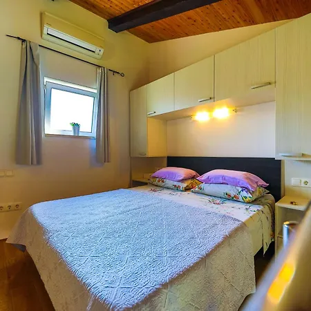 Veig Apartment Split